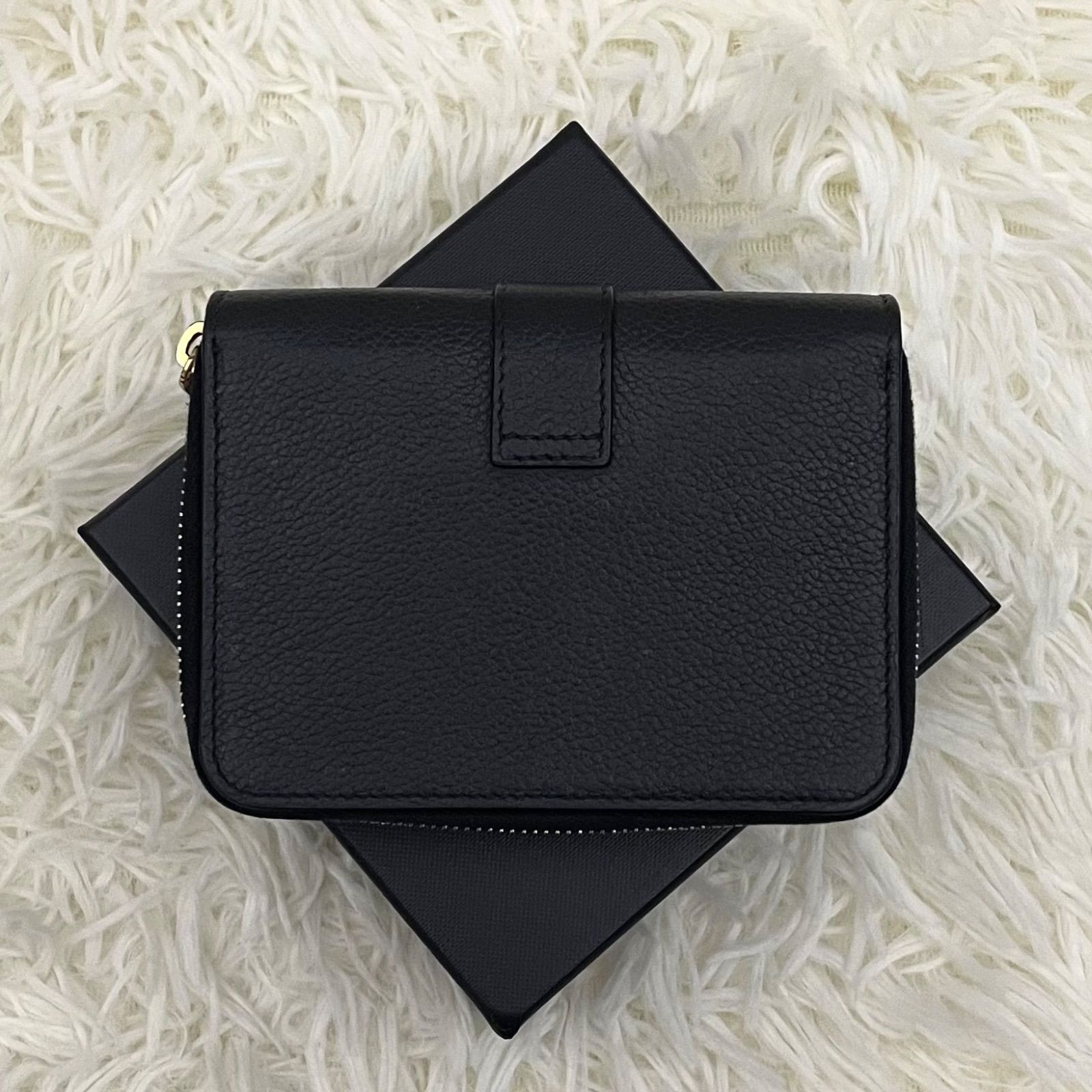 美品】Yves Saint Laurent イヴサンローラン 二つ折り財布
