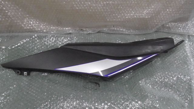 YZF-R25 RG10J-006xxx の テールカウル 右 ヒビ補修:#1703206229 - メルカリ