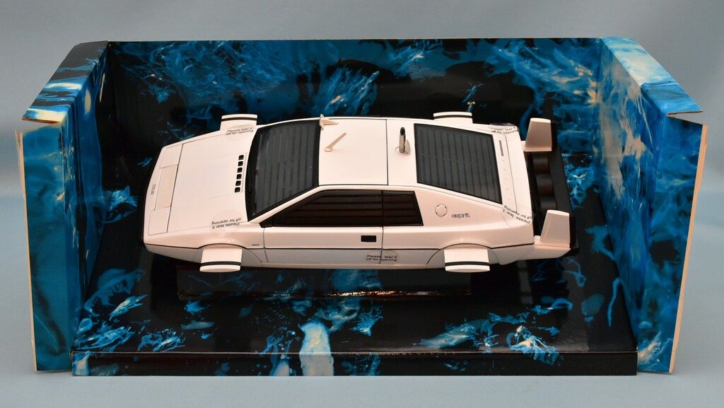 AUTOart 1|18The James Bond Collection THE SPY WHO LOVED ME JAMES BOND LOTUS SUBMARINE 75306 WWW_IMPECCABLEHEALTHCARESERVICES_COM