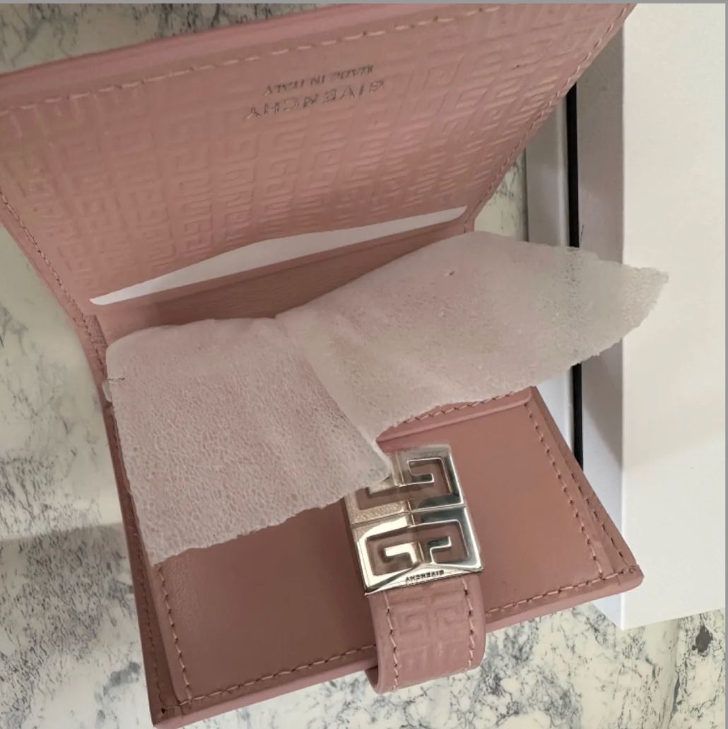 GIVENCHY ジバンシー ピンク 折りたたみ財布 二つ折り - メルカリ