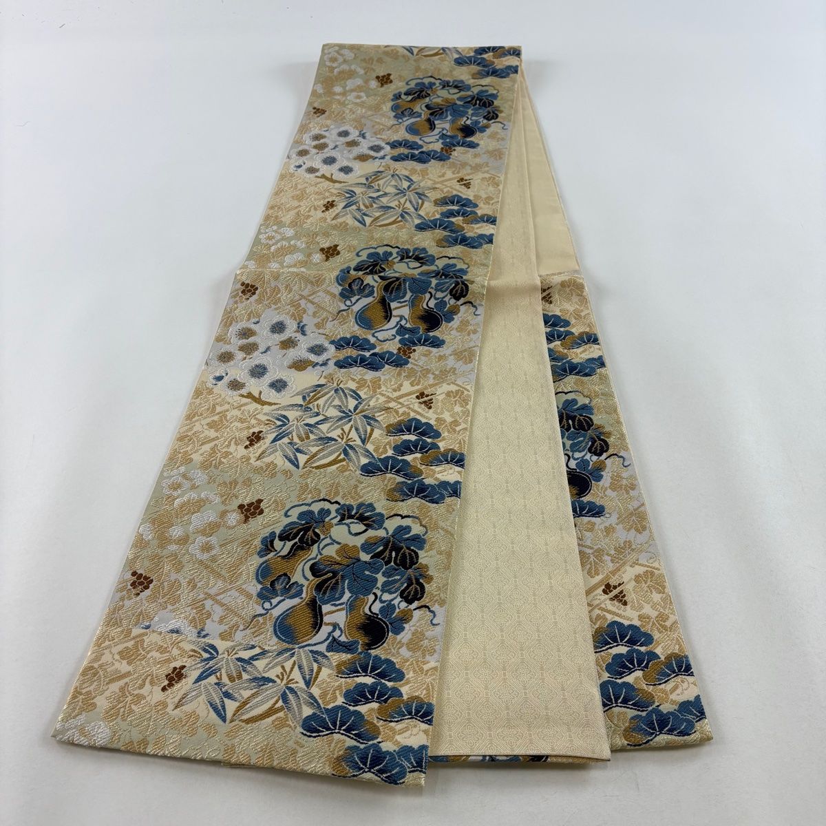 大学生協のスーツ提携店割引 袋帯 美品 【中古 正絹 六通 ベージュ 箔 唐織 松竹梅 名品 着物・浴衣