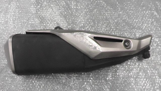CBR400R NC47-1100 の サイレンサー 傷 1747893226