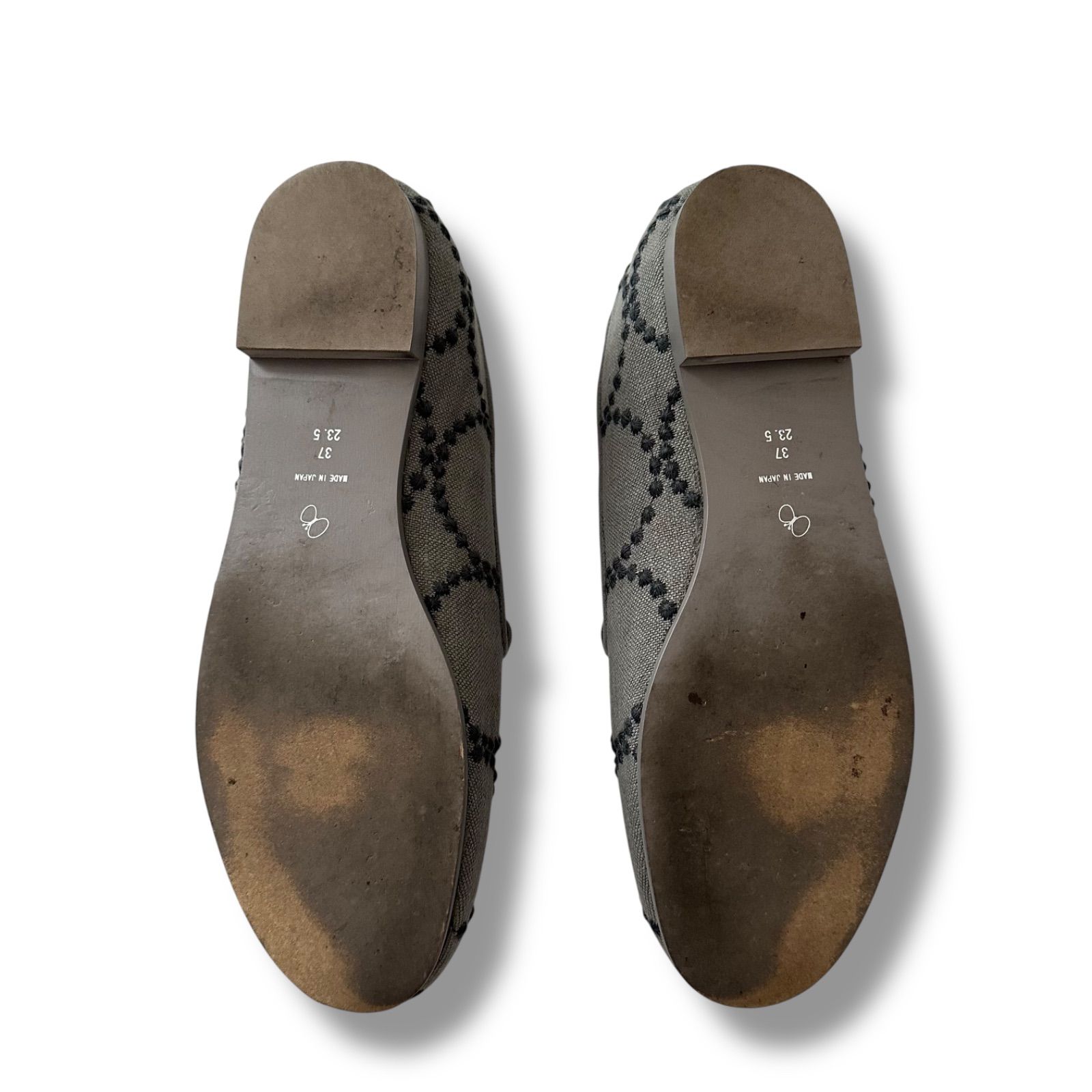 フラットシューズ