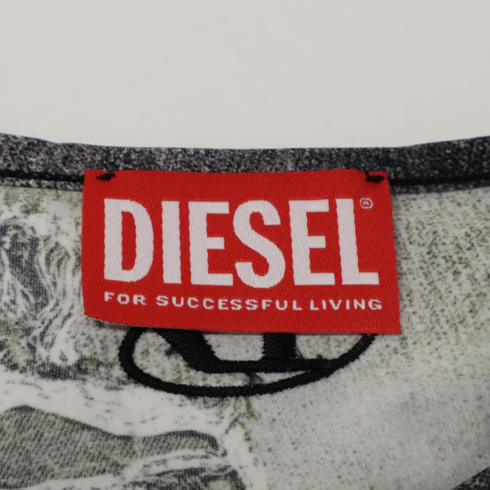 DIESEL ディーゼル 美品 A12974-T-UNCSKI-0QIAD 総柄 Tシャツ L