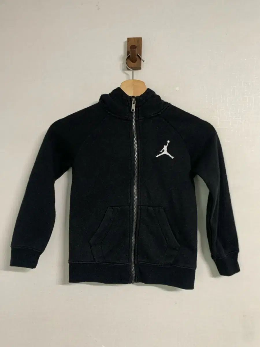 100%新品，低価 6 ジョーダン キッズ 裏起毛 フード付き ジップアップパーカー その他