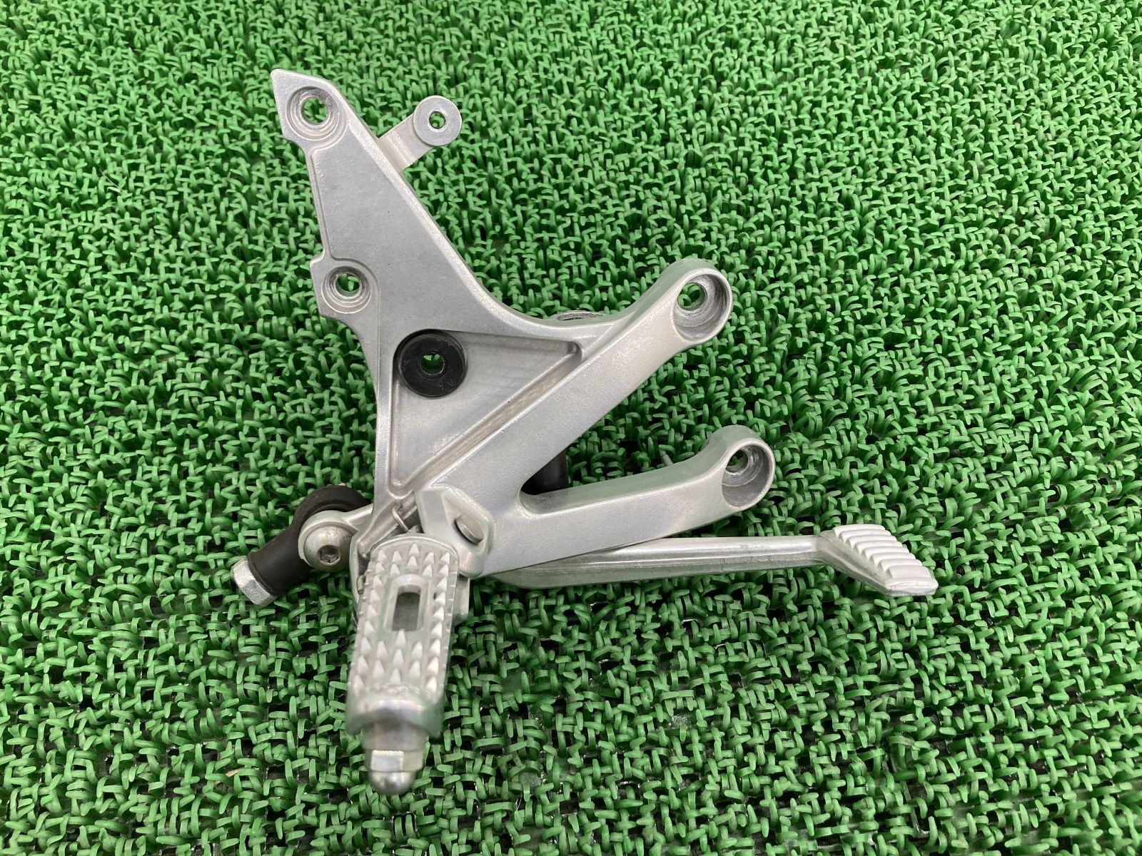 CBR600RR ステップ 右 MFJ ホンダ 純正 中古 バイク 部品 PC40 ブレーキペダル ペグ メイン 曲がり無し 車検 Genuine