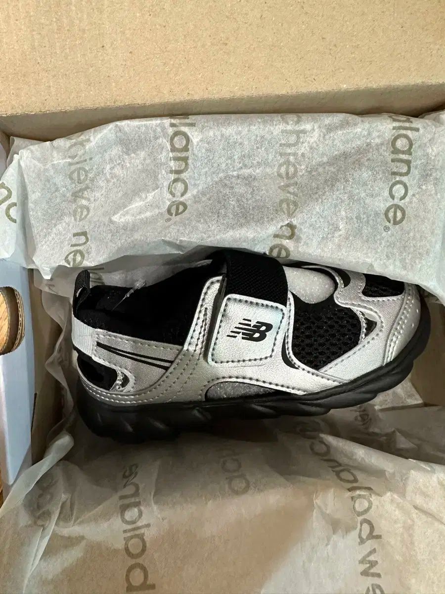 170 New Balance ニューバランス フリドル 920 サンダル グレー