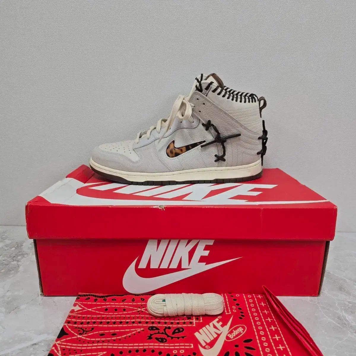 ナイキ x ボデガ ダンク ハイ マルチ フレンズ & ファミリー 290