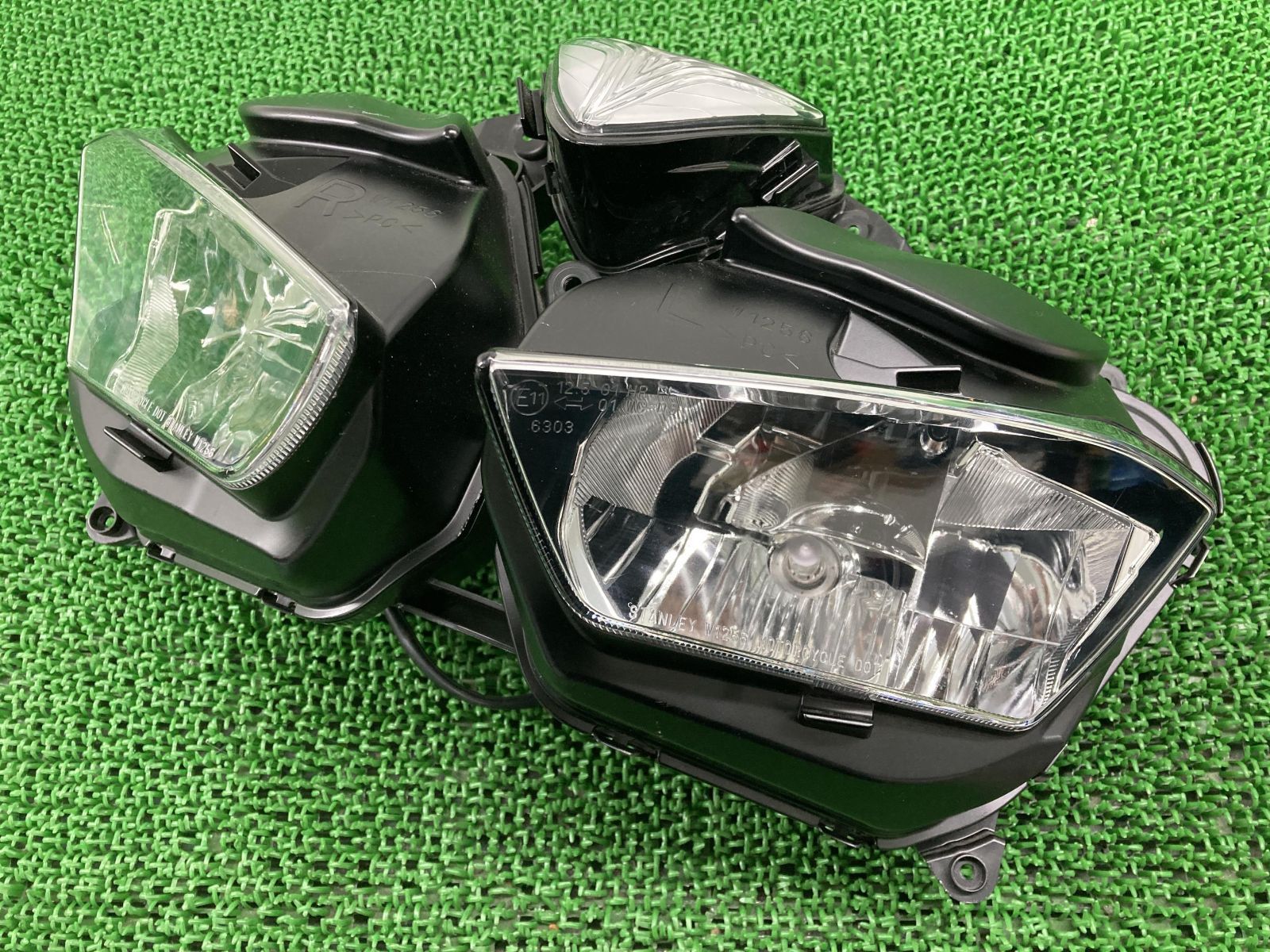 R25 ヤマハ　純正ヘッドライト　ジャンク品 yzf-r25 純正ヘッドライト】 ヘッドライト 実働取外し 検索用