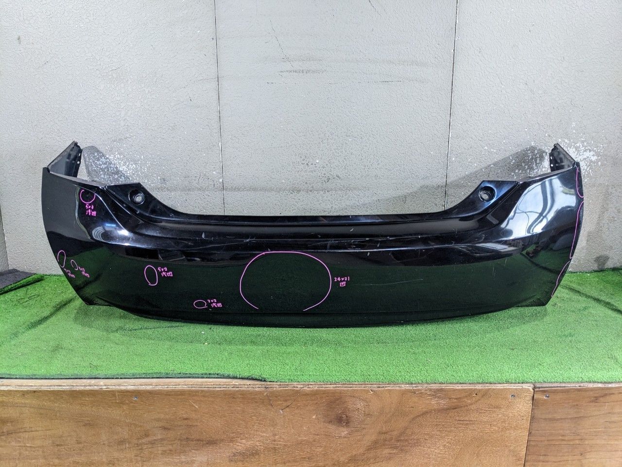 ZVW30 プリウス リアバンパー ブラック 17064