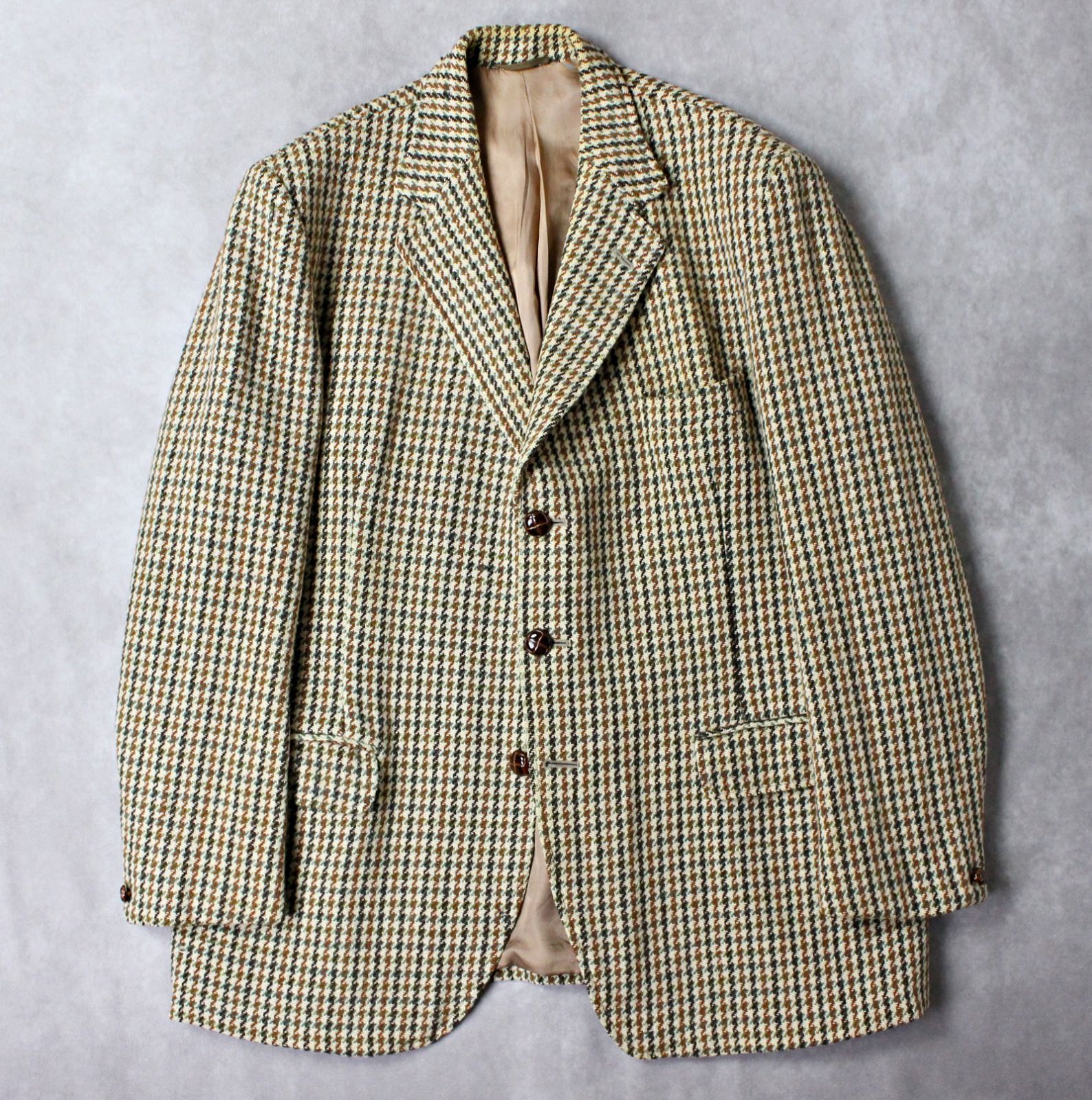 Dunn&Co.】ハリスツイード ガンクラブチェック柄 イギリス製 ツイードジャケット テーラードジャケット ビンテージ AB7~AB8 - メルカリ Dunn&Co.】ハリスツイード ガンクラブチェック柄 イギリス製 ツイードジャケット テーラードジャケット ビンテージ AB7~AB8 - メルカリ