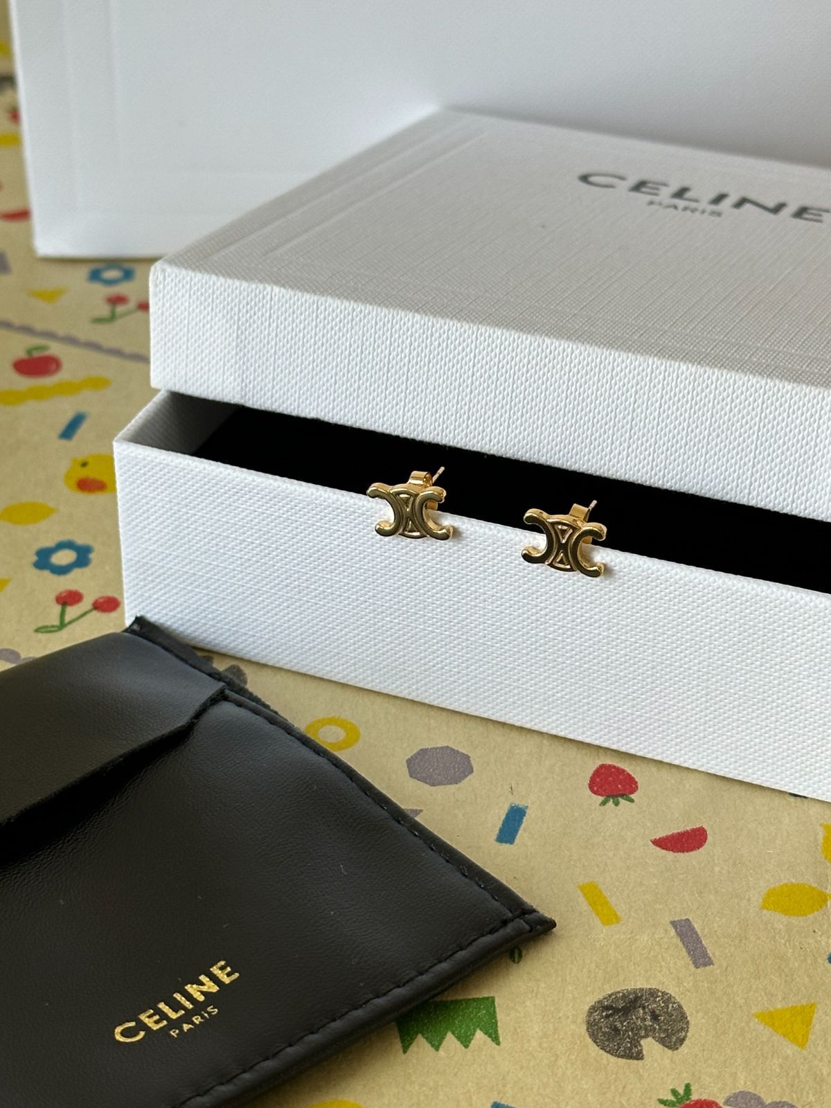 刻印【celine】スタッズ /ピアス 超美品 CELINE トリオンフ スタッズ ピアス 両耳セット‼️ - メルカリ