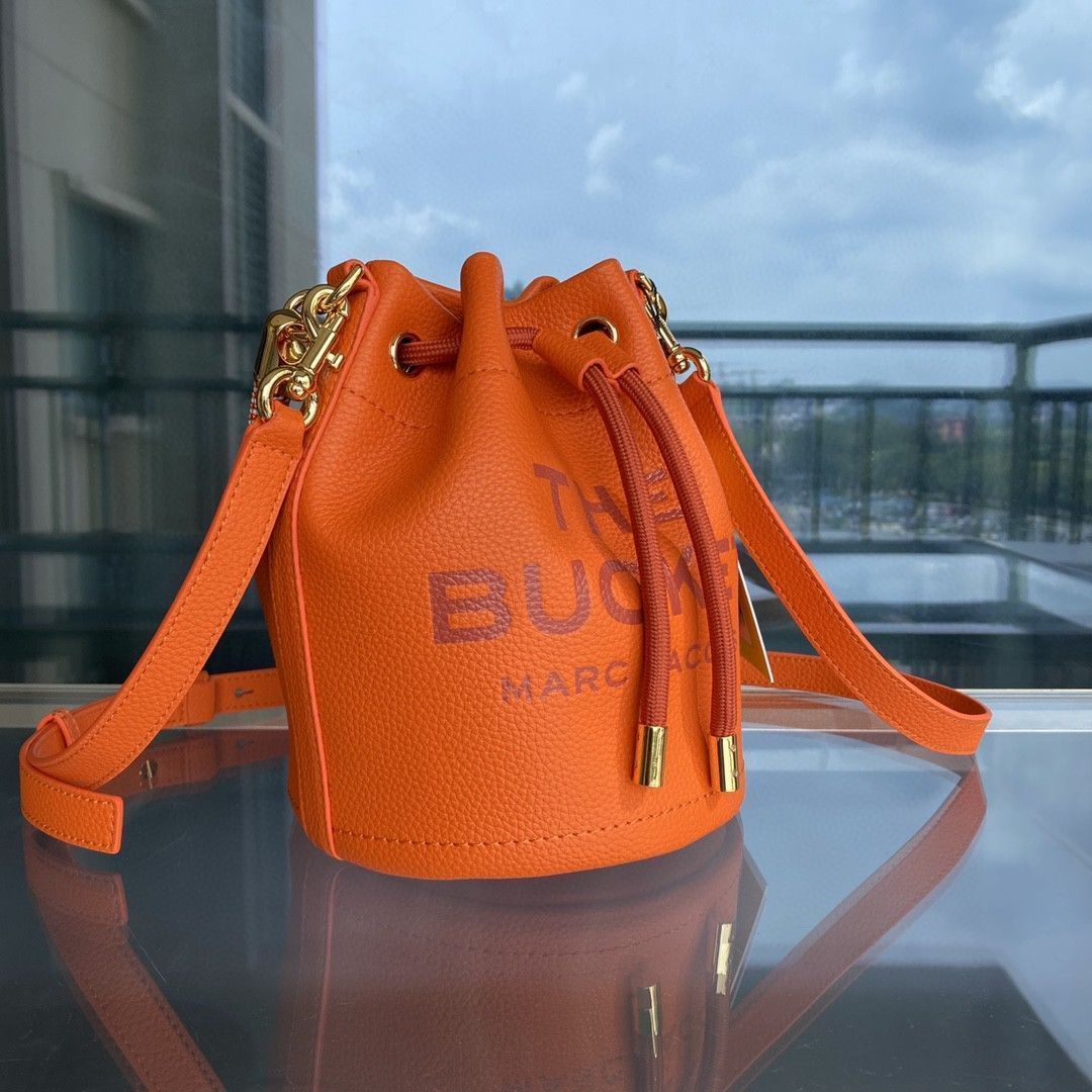 新品 MARC JACOBS マークジェイコブス ハンドバッグ レザー オレンジ 