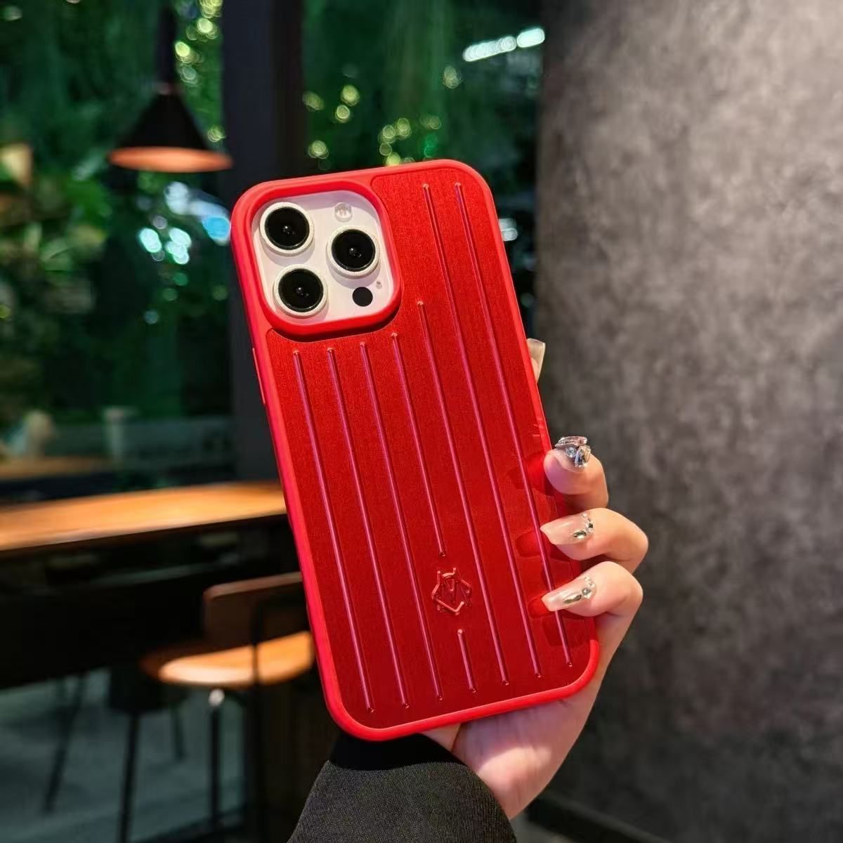 欲しいモノを一括サーチ。 RiMOWA マグネシウムアルミニウム合金 ポリカーボネート フルカバー耐衝撃ケース iPhone16 15 14 人気モデル