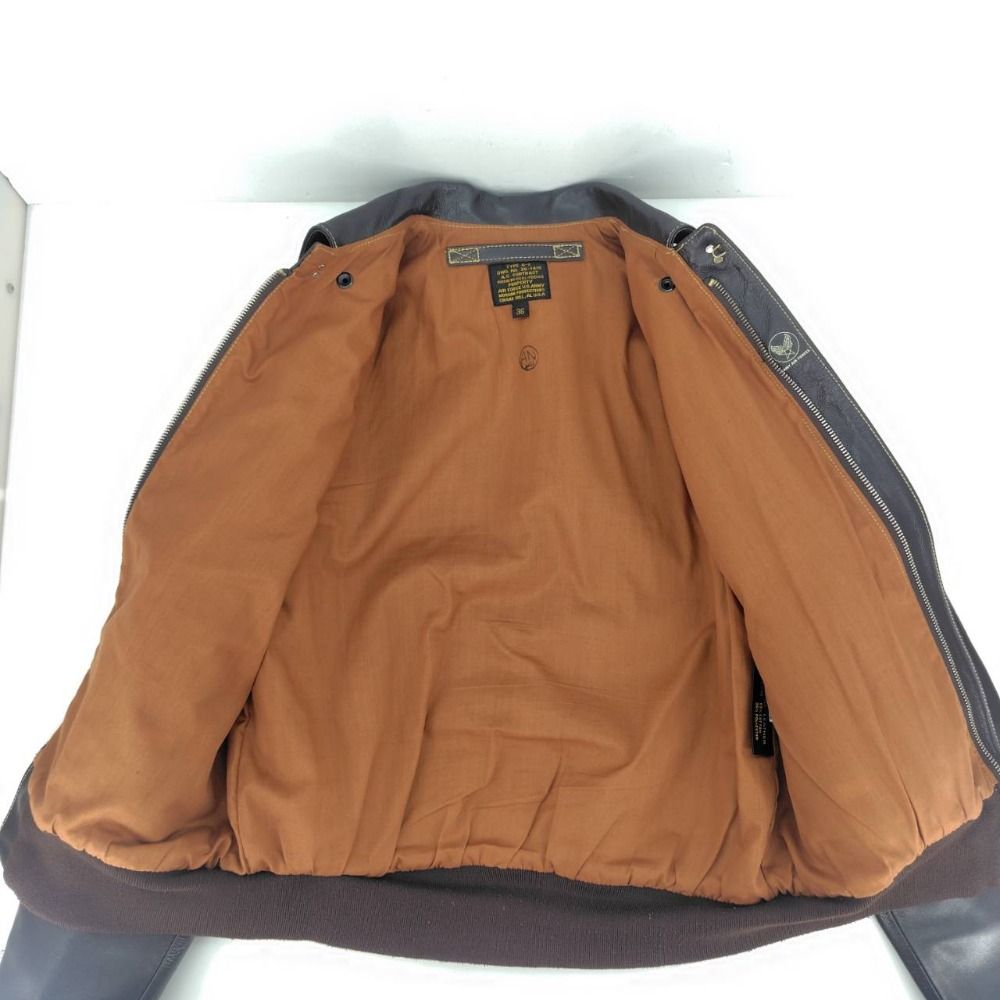 ダークブラウン