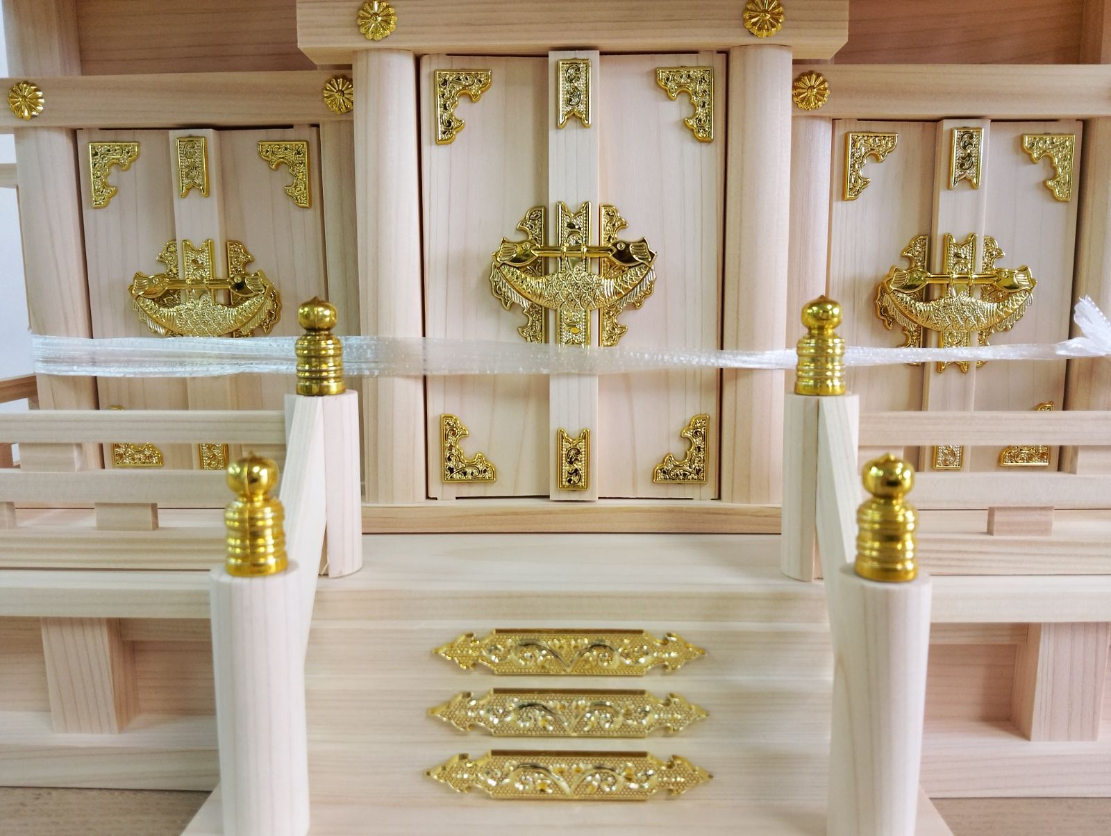 フィットポスト 神棚（屋根違い三社・小）1個 神棚☆ ほぼ新品 たのめーるフィットポスト 神棚(屋根違い三社・小) 1