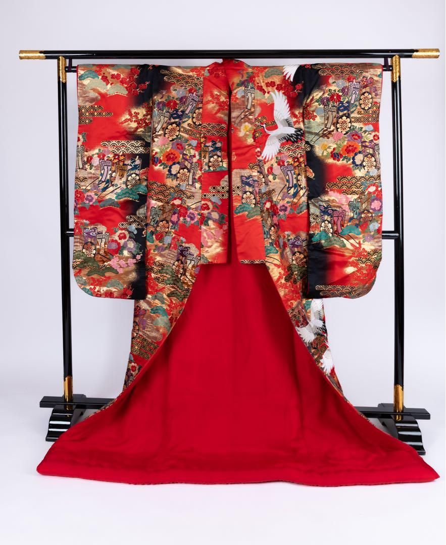 50%OFF! 125,000円→62,500円】花嫁色打掛け 朱、黒色/金印 鶴/御所車 