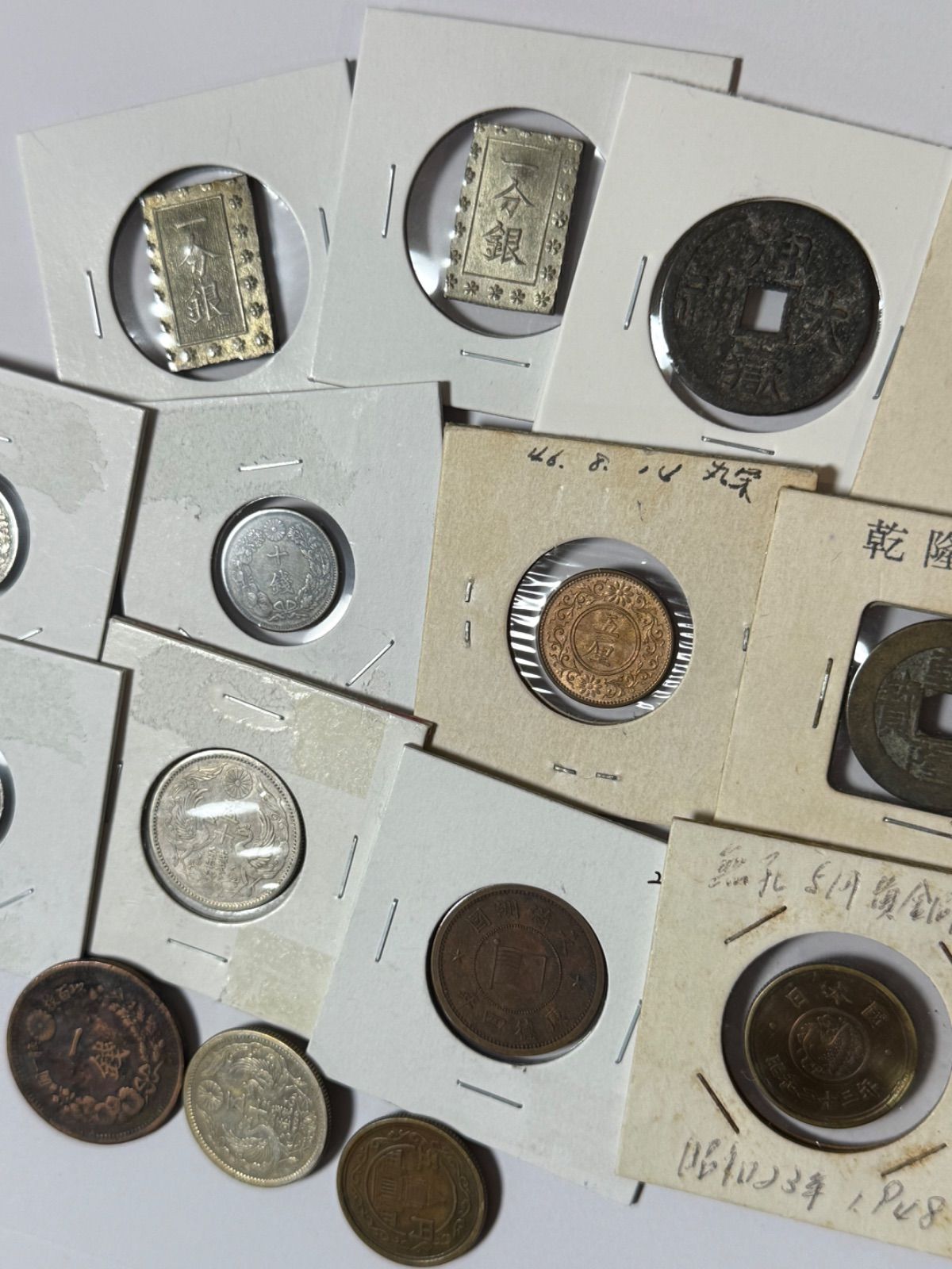 古銭、貨幣、コイン、絵銭、３枚まとめて 古銭 銀貨 硬貨 まとめ 穴銭 絵銭 未鑑定 - メルカリ