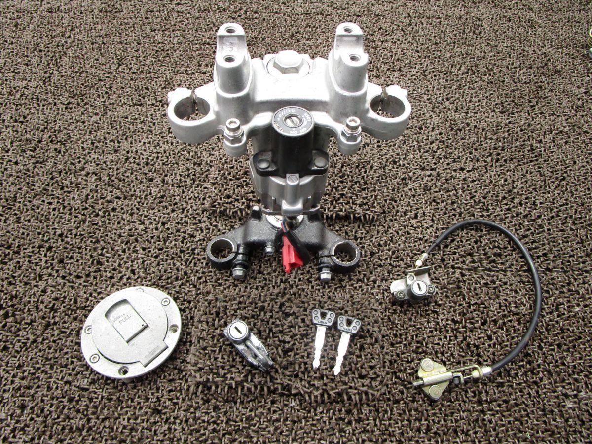 RZ50 トップブリッジ ステム メインキーセット V248！タンクキャップ RA01J ヤマハ 【 A106E 】 キャブ車 動画有 12V
