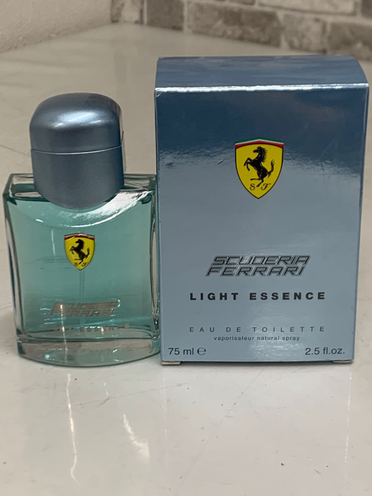 FERRARI フェラーリ ライトエッセンス オードトワレ 75ml