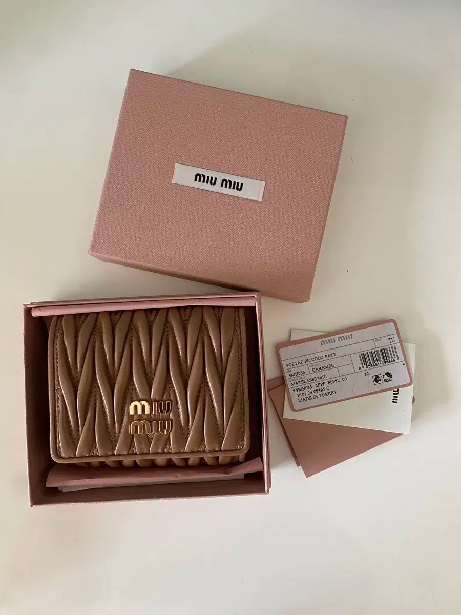 MIU MIU ミュウミュウ 女性 レディース 二つ折り財布 5MH033 倉庫 89 1万ウォン