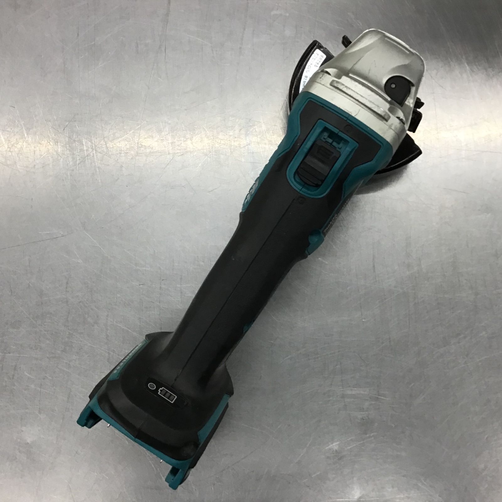 マキタ(makita) 100mmコードレスディスクグラインダ GA404DZN (GA404DN)【所沢店】