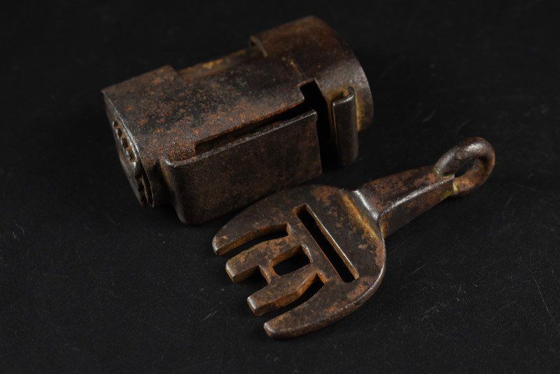 蔵A4714a 古作 鉄造 変わり錠前鍵 江戸時代