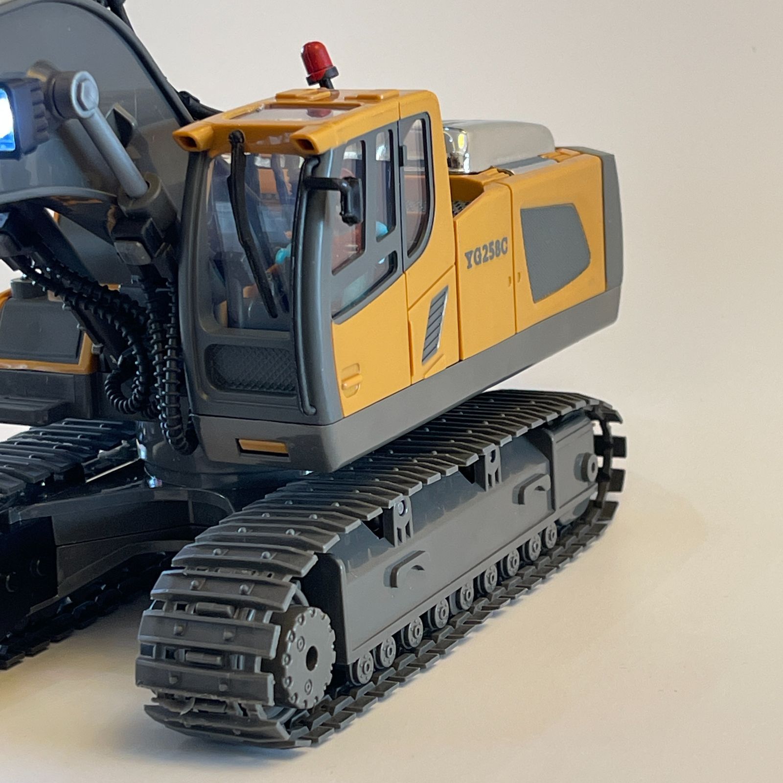 リアル操作体験！合金製 11CH RCショベルカー 掘削機 リアル操作体験！合金製 11CH RCショベルカー 掘削機 - メルカリ