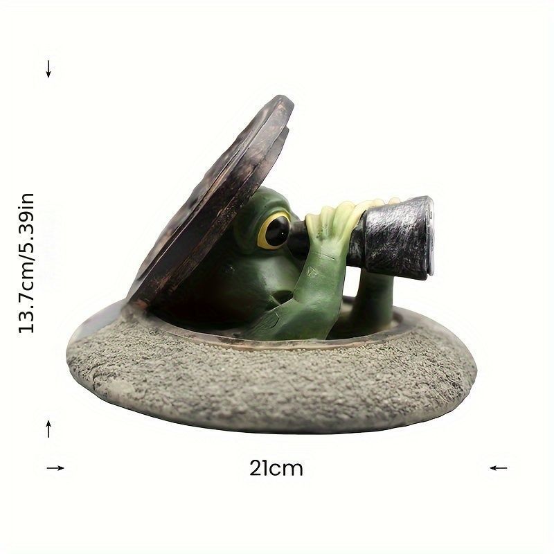 マンホールから覗いているカエル