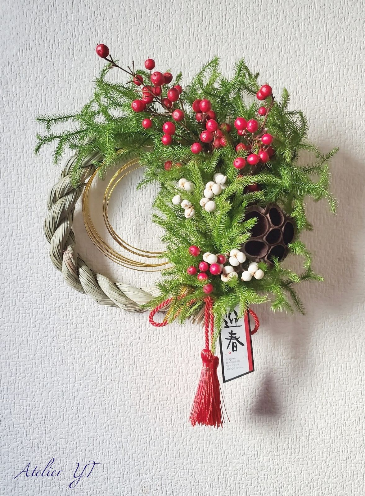 ヒカゲノカズラと紅白のしめ縄飾り お正月リース