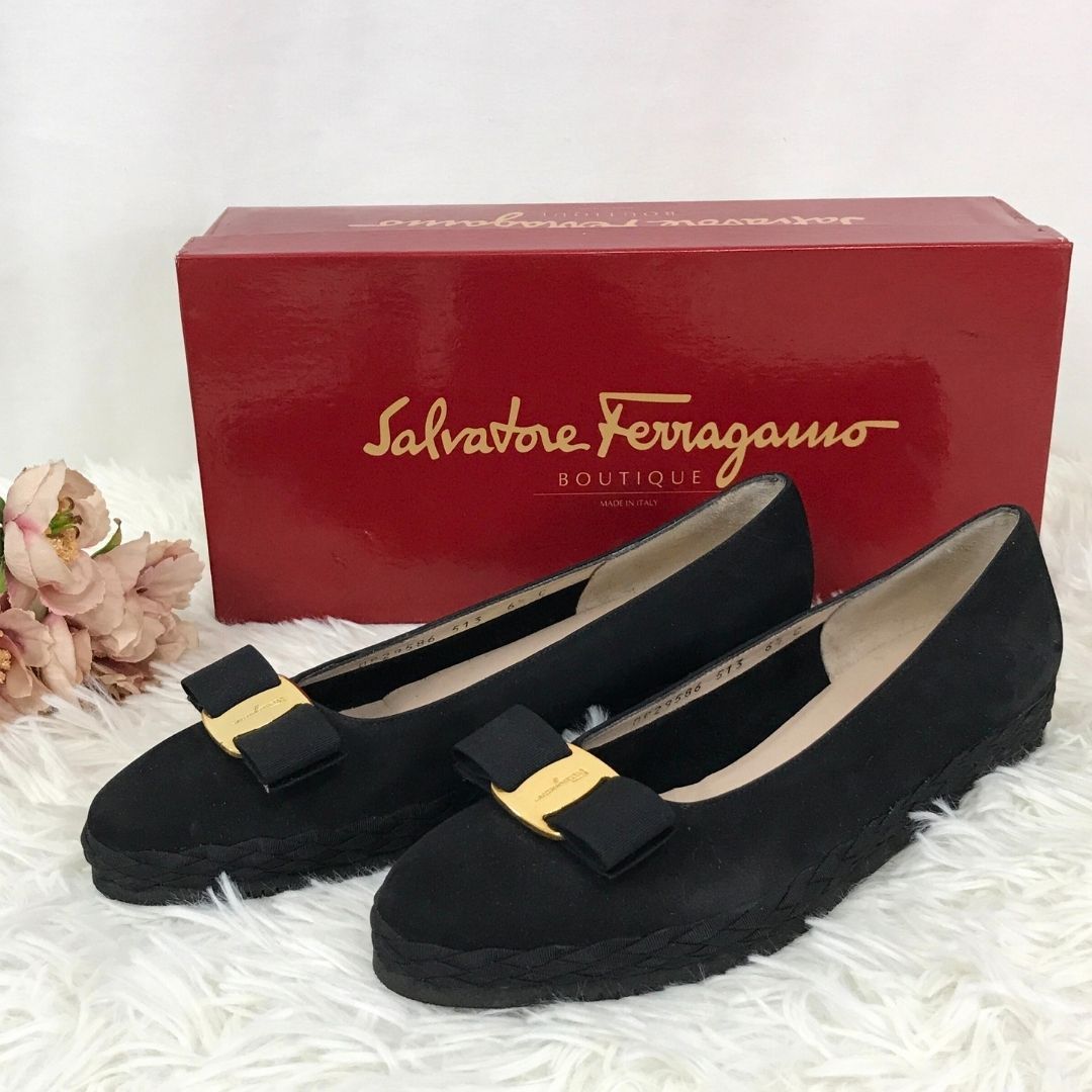 Salvatore Ferragamo サルヴァトーレフェラガモ パンプス ヴァラ ブラック ヌバックレザー フラットシューズ サイズ表記6  1/2（24㎝相当） 箱あり - メルカリ