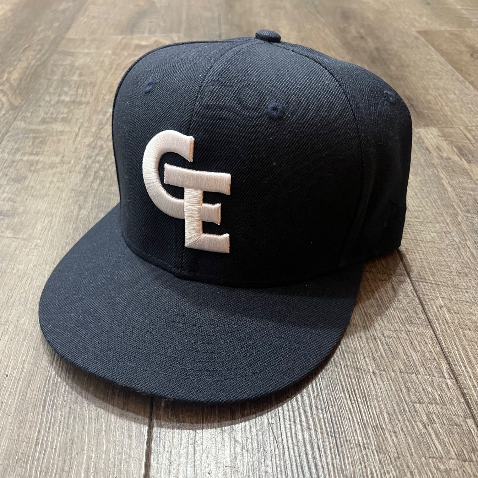 GOODENOUGH×NEWERA ロゴ刺繍キャップ 帽子 アーカイブ