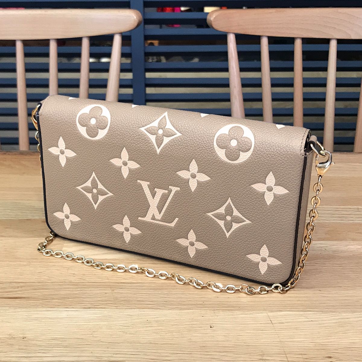 超美品 ルイヴィトン 現行 アンプラント ポシェットフェリシー