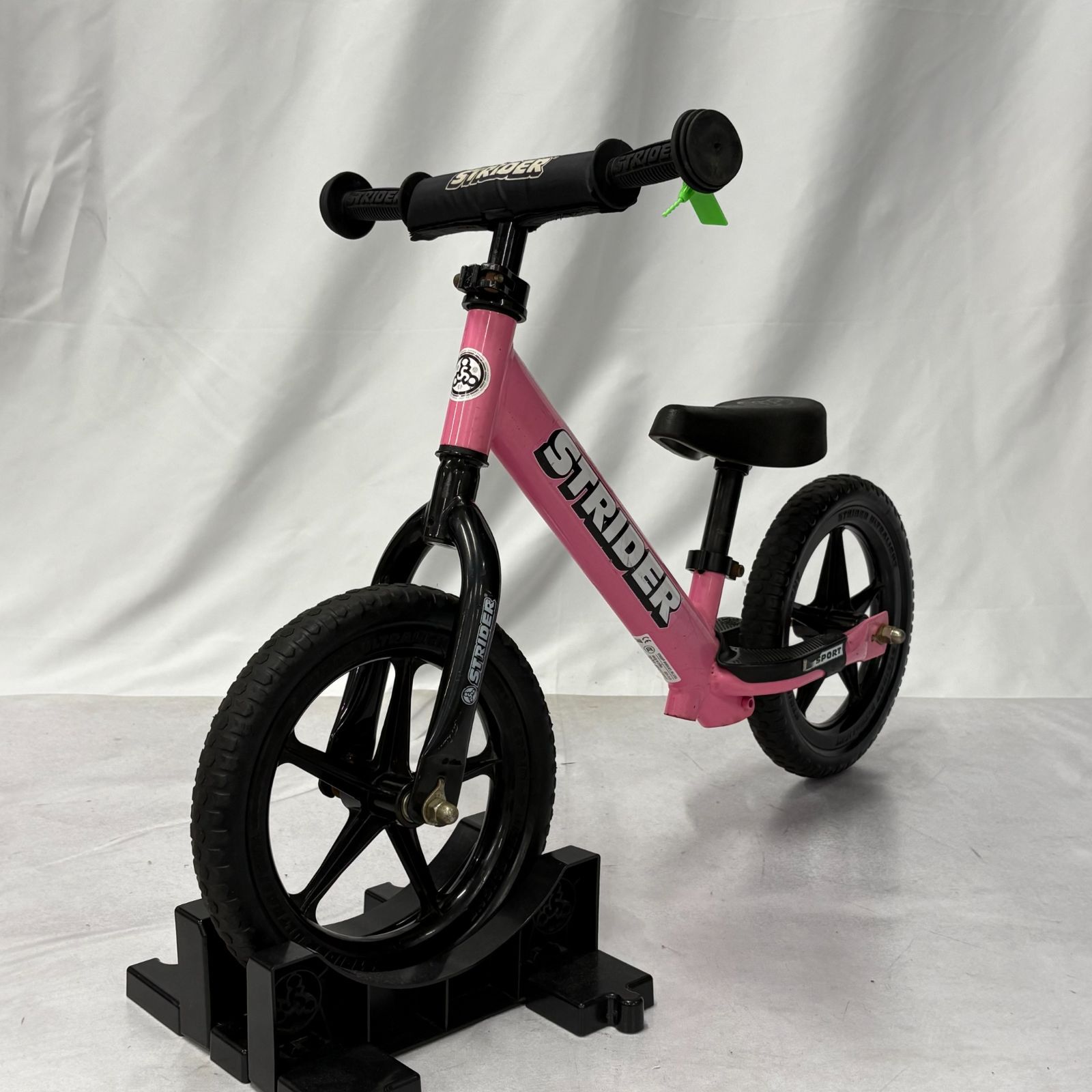 美品　STRIDER ストライダースポーツ　バランスバイク 12インチ　ピンク STRIDER 12 SPORT ストライダー スポーツ バランスバイク ピンク