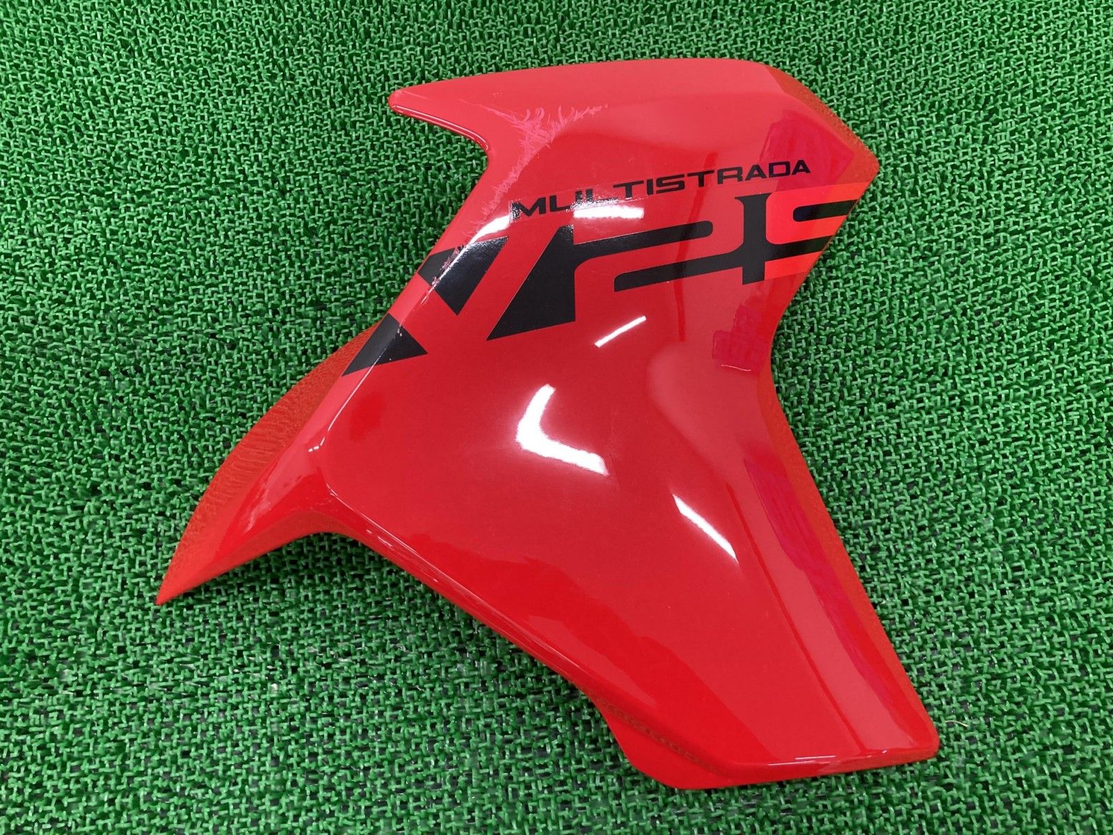 ムルティストラーダV2S シュラウド 右 赤 480.1.932.4A ドゥカティ