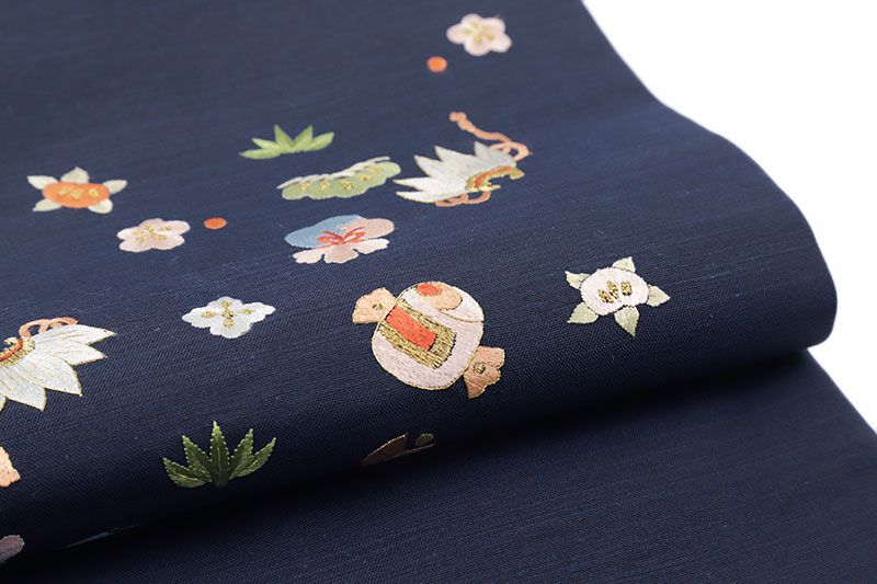 名古屋帯 手刺繍 未使用 正絹 紬 カジュアル 紺 宝尽くし 仕立て上がり