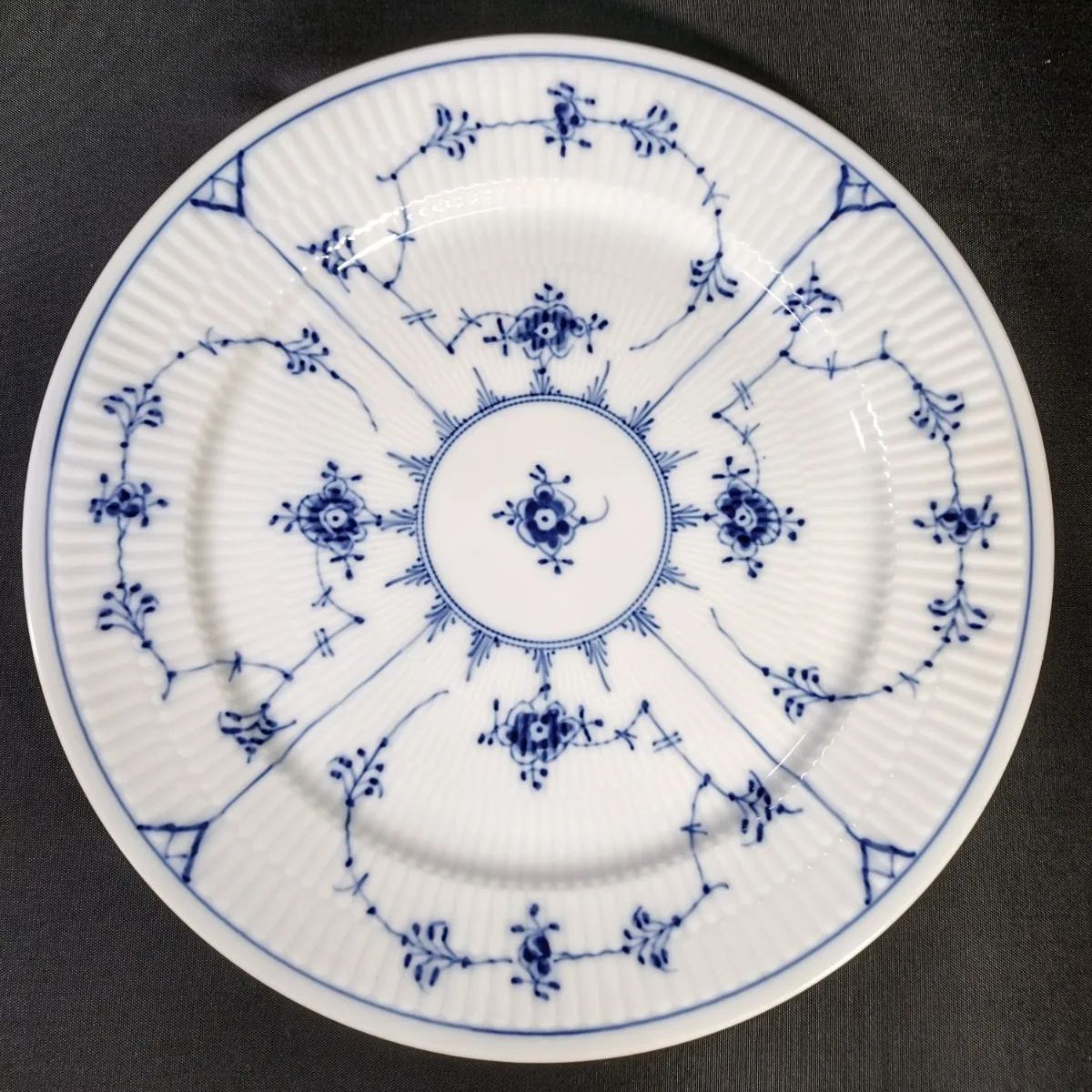 ファッション 希少】ロイヤルコペンハーゲン ブルーフルーテッド ディナー 食器