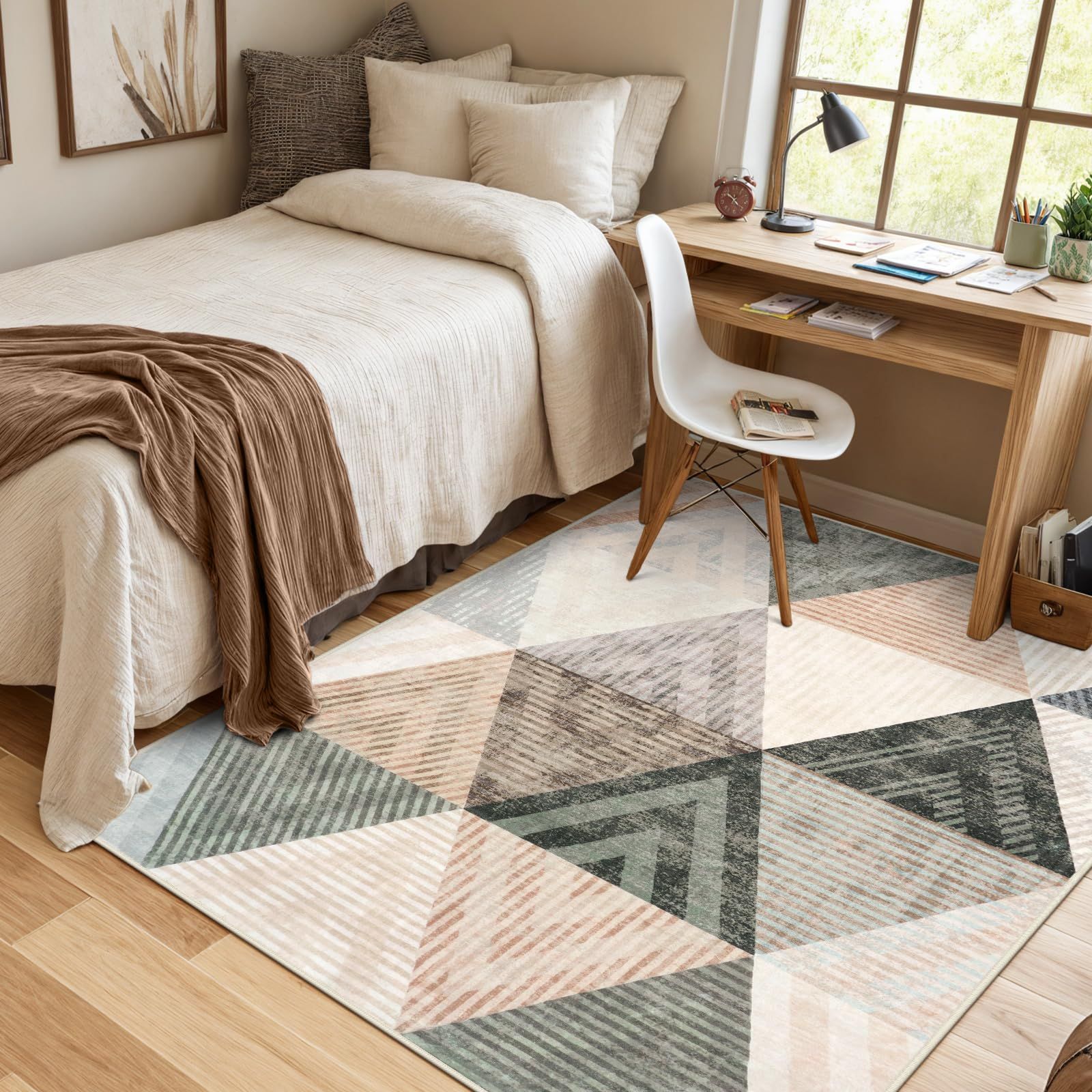 【最新作入荷】 HAOCOO カーペット 洗える 185х185cm 夏用 ラグ 2畳 幾何学 北欧風 モダン ふわふわ 滑り止め 防音 抗菌防臭 室内用 正方形 ラグマット オールシーズン適用 三角形柄 マッチング ライトブラウン 【即日発送】