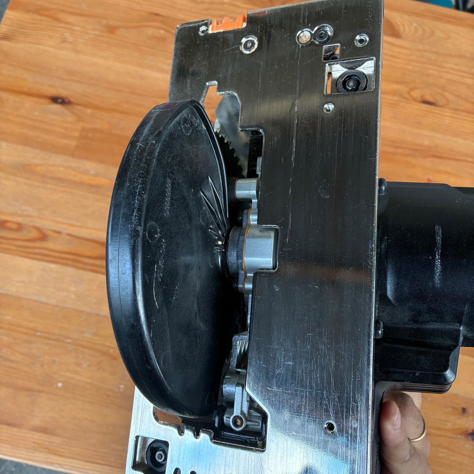 電動丸ノコ HS6301