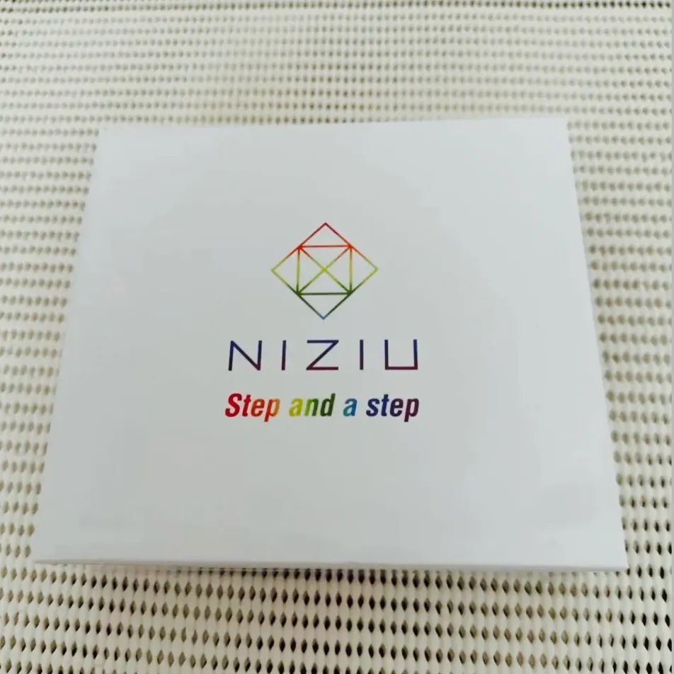 【NiziU】step and a step CD 3形態セット 美品】NiziU Step and a step 3形態 CD デビュー曲 - メルカリ