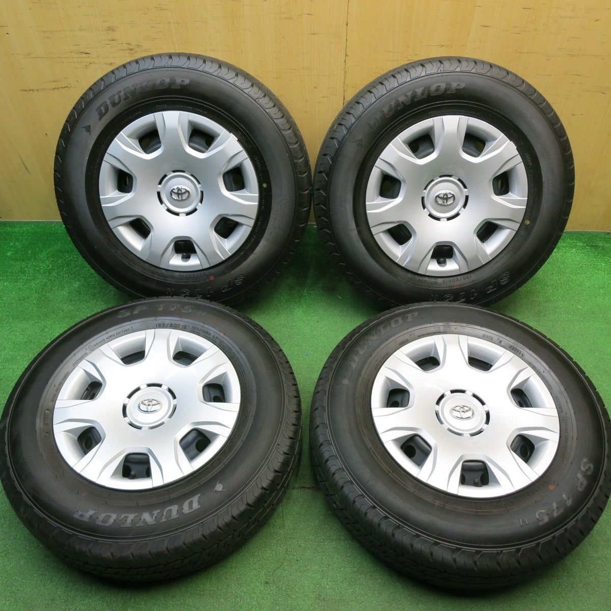 新車外し！23年☆トヨタ 200系 ハイエース 純正 スチール 195/80R15 
