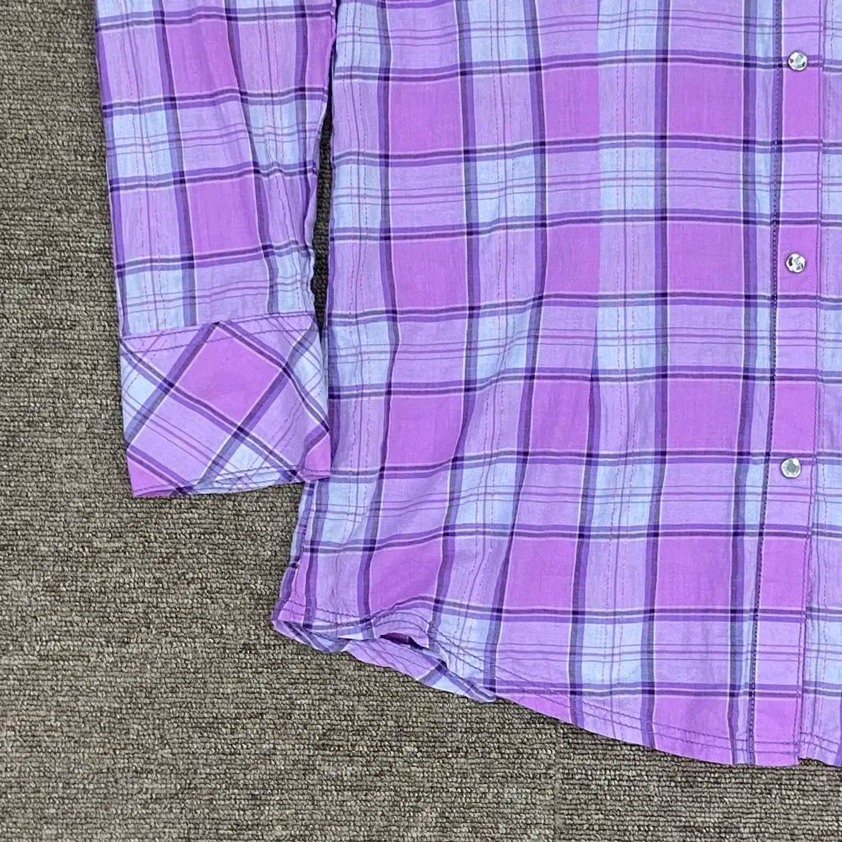 チェック柄シャツ