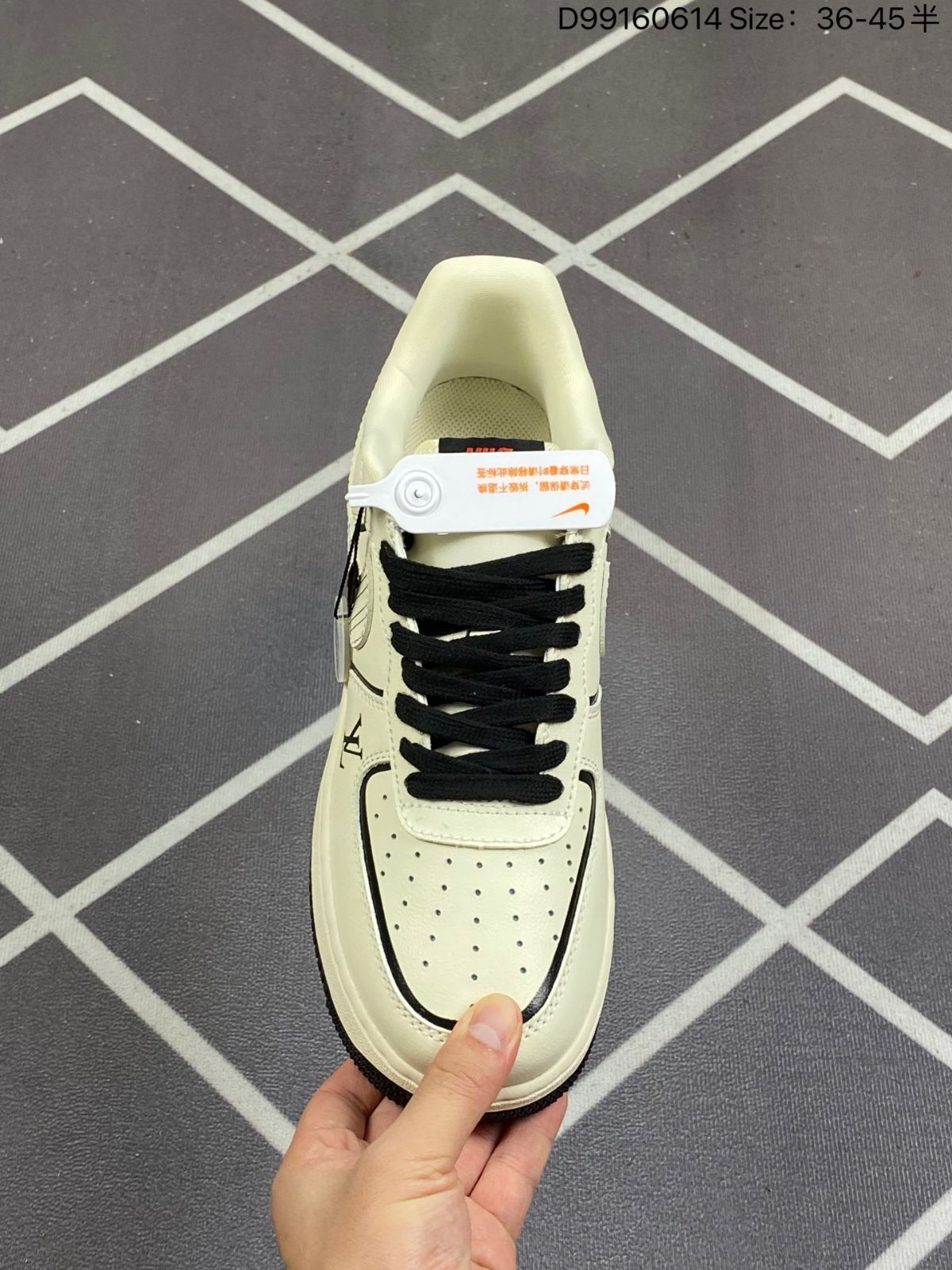 ナイキ スニーカー Nike Air Force 1 Low 07 СТ3228-100 男女兼用 並行輸入品