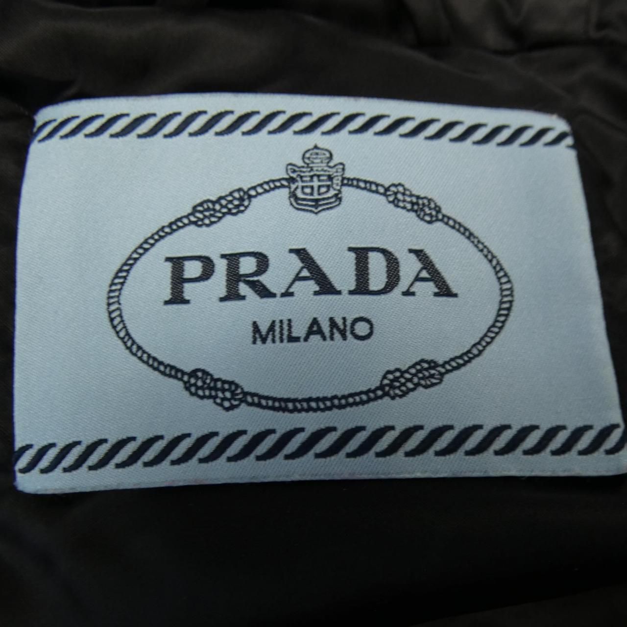 PRADA トライアングルロゴ