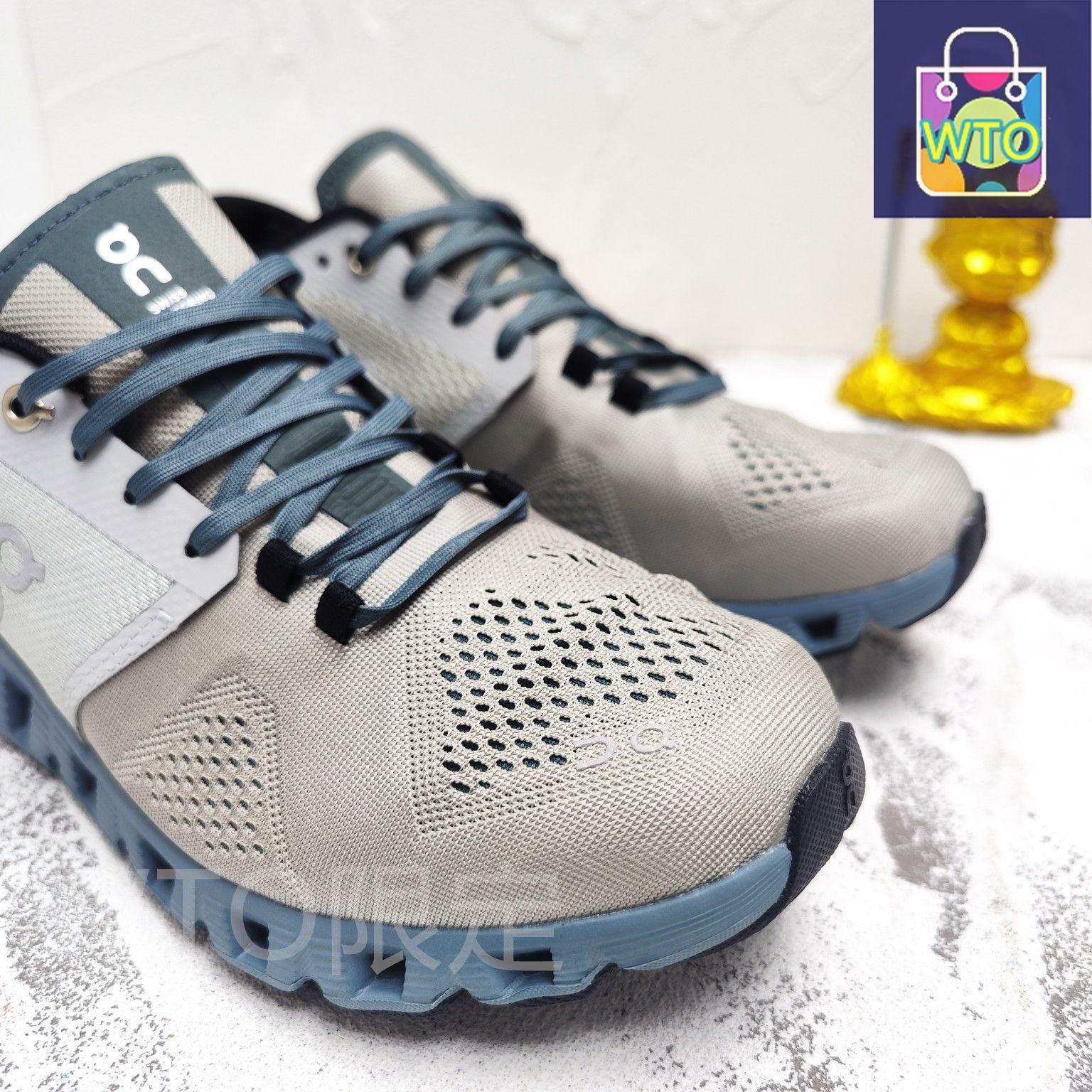 【レア】 ONEオンRUN ON CLOUDSトレーニングセットアップSサイズ レア】 ONEオンRUN ON CLOUDSトレーニングセットアップSサイズ