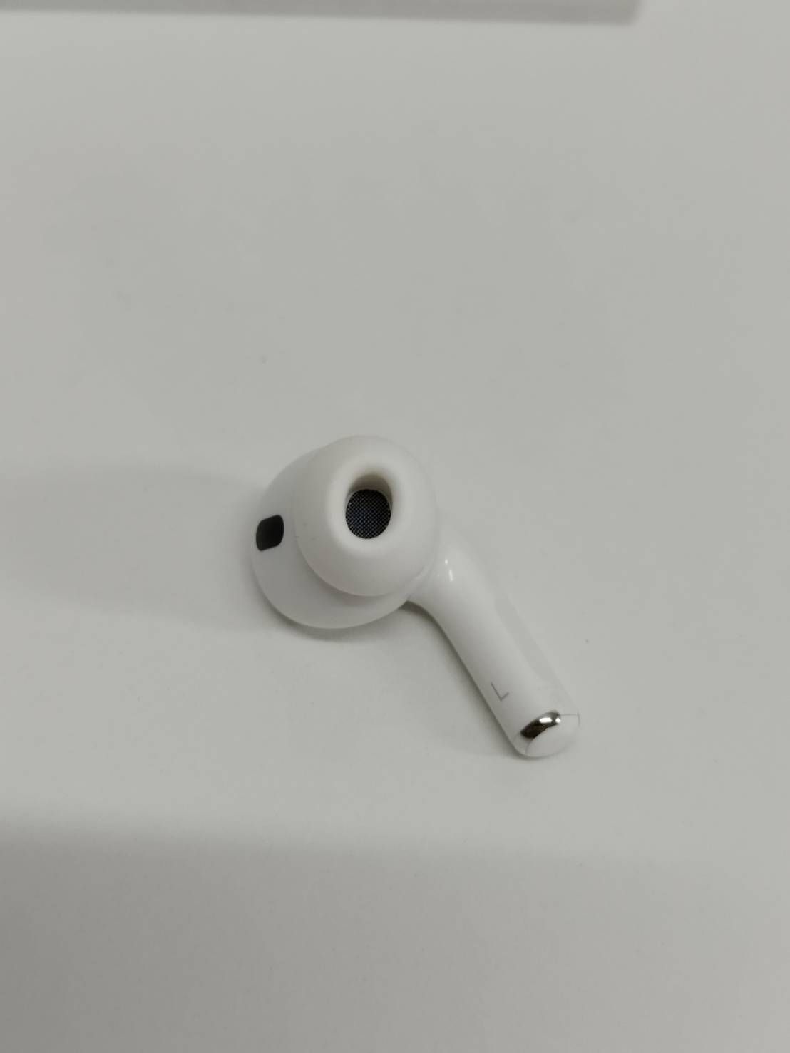 良品】AirPods Pro 第2世代/A2699/ワイヤレスイヤホン/左耳のみ