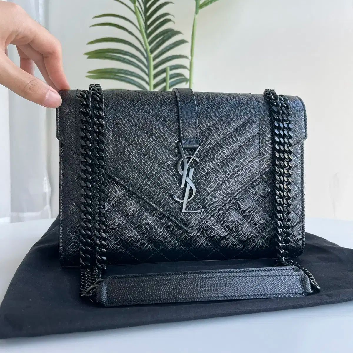 Saint Laurent サンローラン エンベロープ ミディアム チェーン ショルダーバッグ