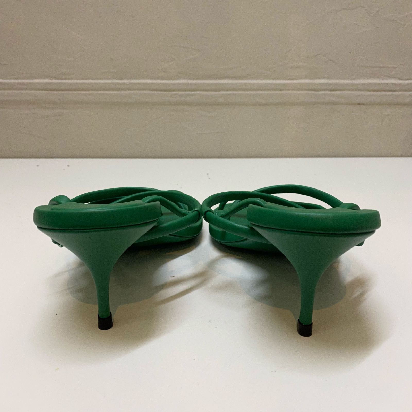 Alexander McQueen ストラップ キトゥンヒール サンダル Alexander Mcqueen New Ivory Leather Punk Ankle Strap Sandals