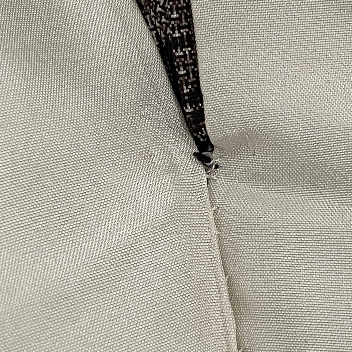 大島紬 身丈157cm 裄丈63.5cm S 袷 証紙あり 幾何学 灰白 正絹 美