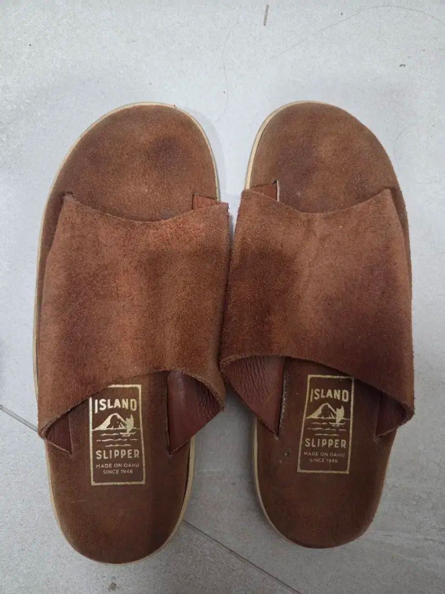 アイランド スリッパ スエード ブラウン スリッパ 臭い
